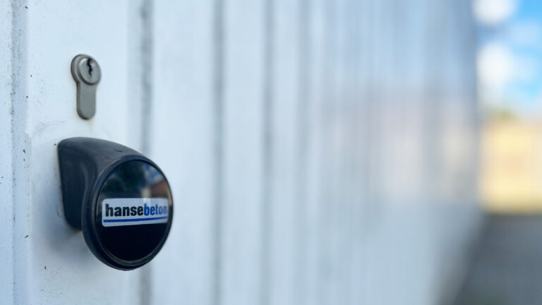 Mietgaragen mit Stahltoren