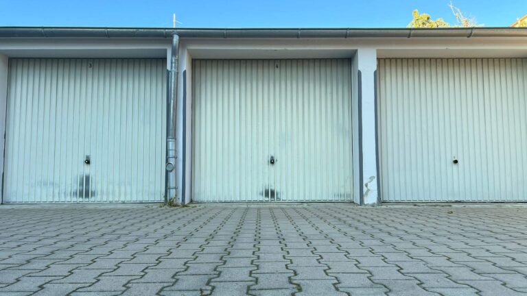Garagenhof im Stadtteil Tonndeich