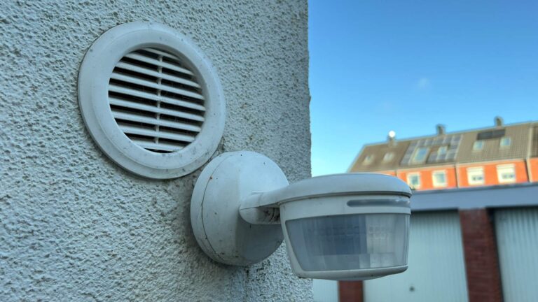 Garagenhof mit Außenbeleuchtung