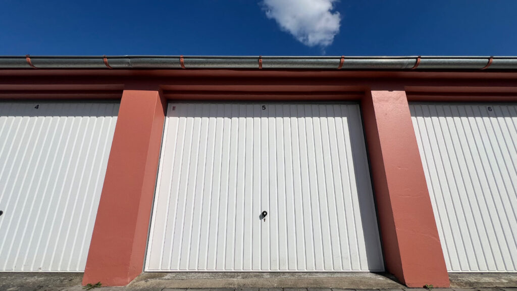 Garagenhof in Wilhelmshaven mit Mietgaragen